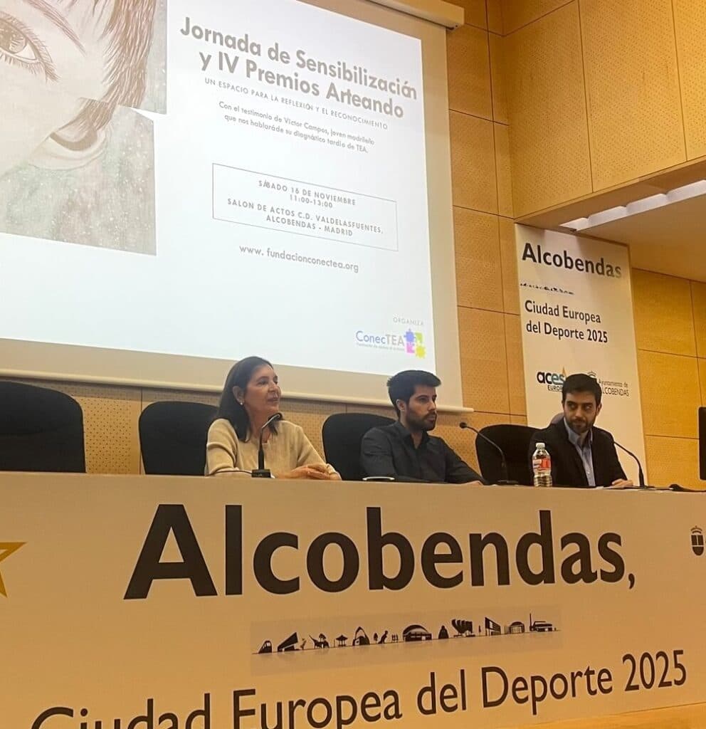 Un testimonio de diagnóstico tardío y mucho arte para sensibilizar sobre el Autismo - Embedded Image 1