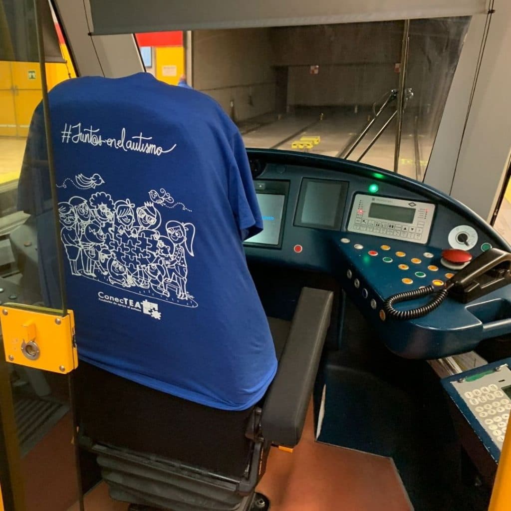 Familias de Fundación ConecTEA visitan el Metro Ligero - Embedded Image 9