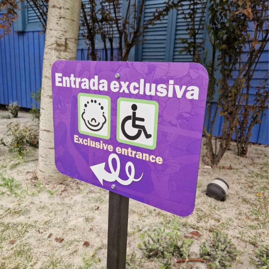 Las Familias de Fundación ConecTEA participan en una jornada reivindicativa y lúdica de Plena Inclusión en el Parque Warner - Embedded Image 1
