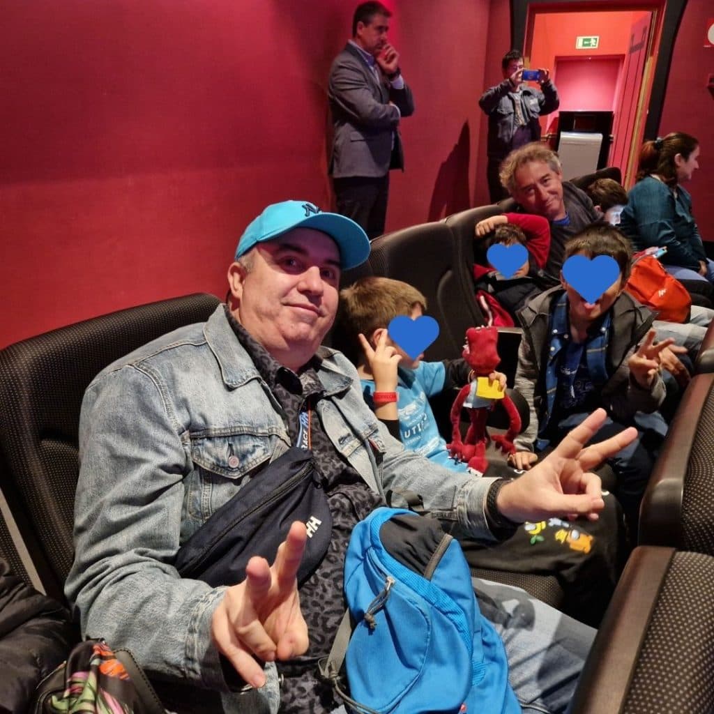 Las Familias de Fundación ConecTEA participan en una jornada reivindicativa y lúdica de Plena Inclusión en el Parque Warner - Embedded Image 7