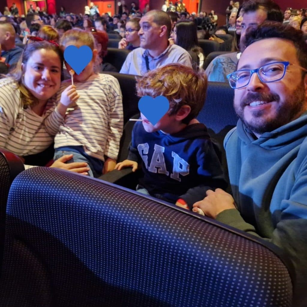 Las Familias de Fundación ConecTEA participan en una jornada reivindicativa y lúdica de Plena Inclusión en el Parque Warner - Embedded Image 4