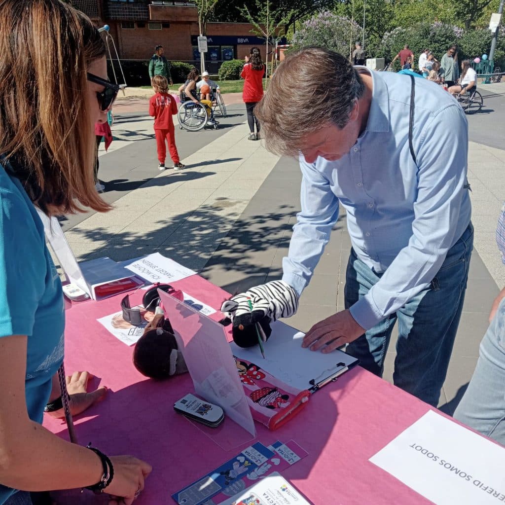 Fundación ConecTEA colabora en la caminata por el autismo en Tres Cantos - Embedded Image 10