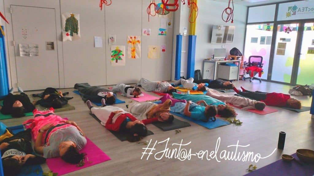 Los beneficios del yoga en las personas con autismo - Embedded Image 2