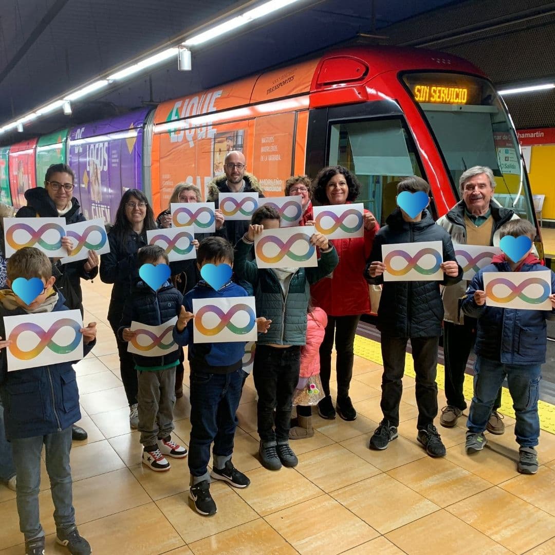 Familias de Fundación ConecTEA visitan el Metro Ligero - Hero Image