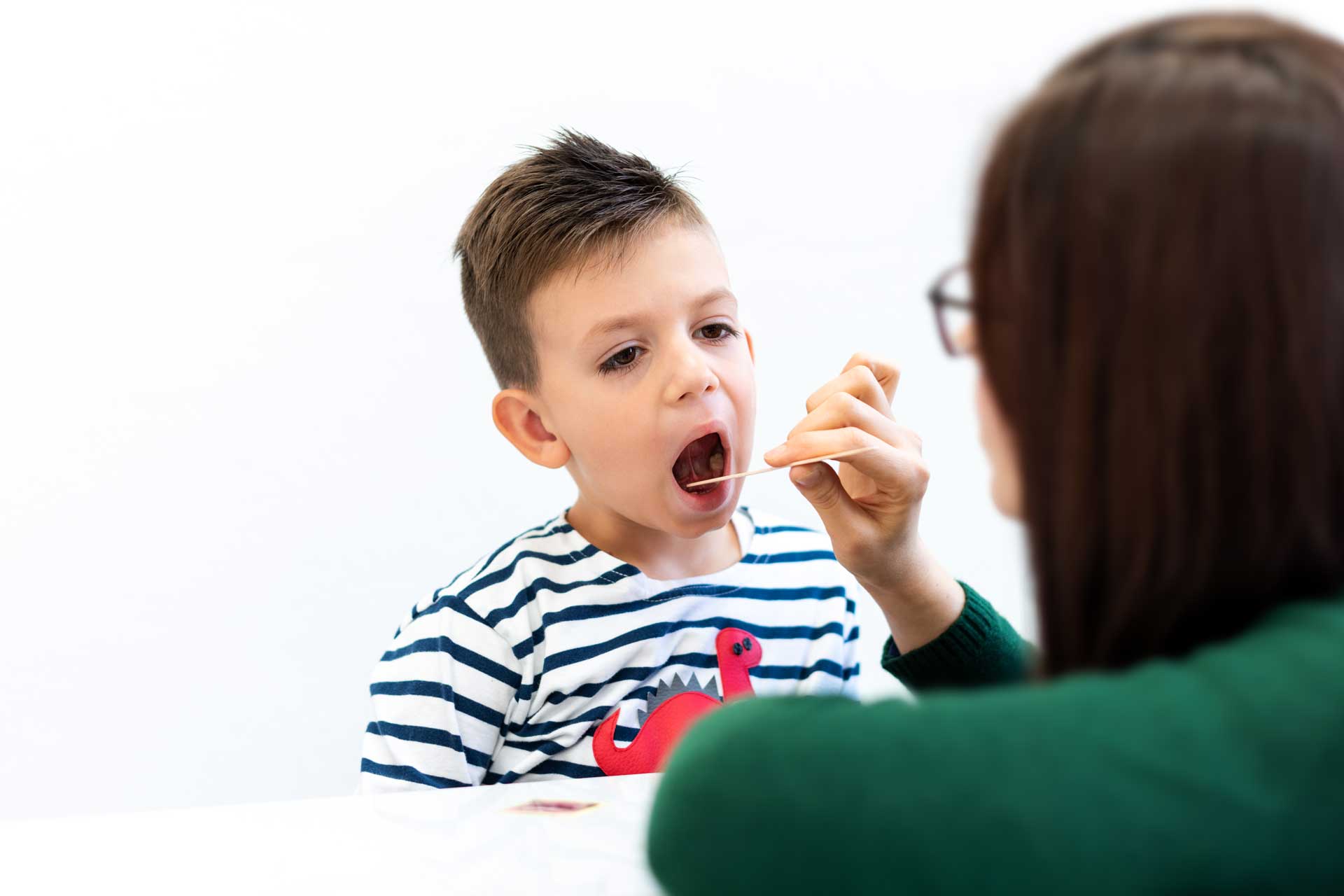 El enfoque terápeutico de la logopedia para el autismo - Hero Image