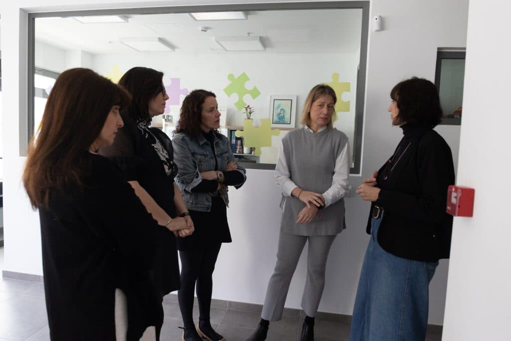 La directora general de Atención a Personas con Discapacidad y la alcaldesa de San Sebastián de los Reyes visitan nuestro local - Embedded Image 1