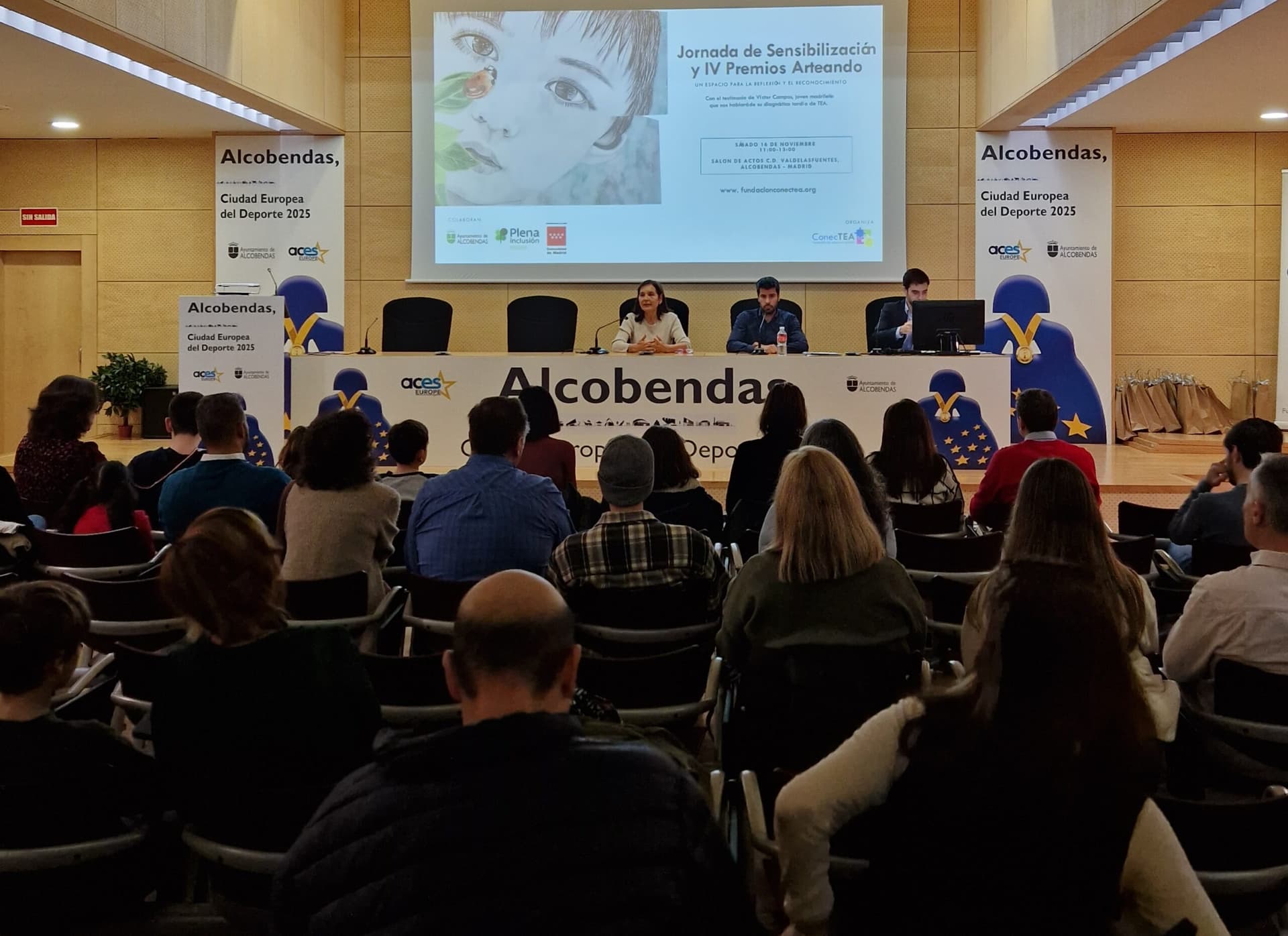 Un testimonio de diagnóstico tardío y mucho arte para sensibilizar sobre el Autismo - Hero Image