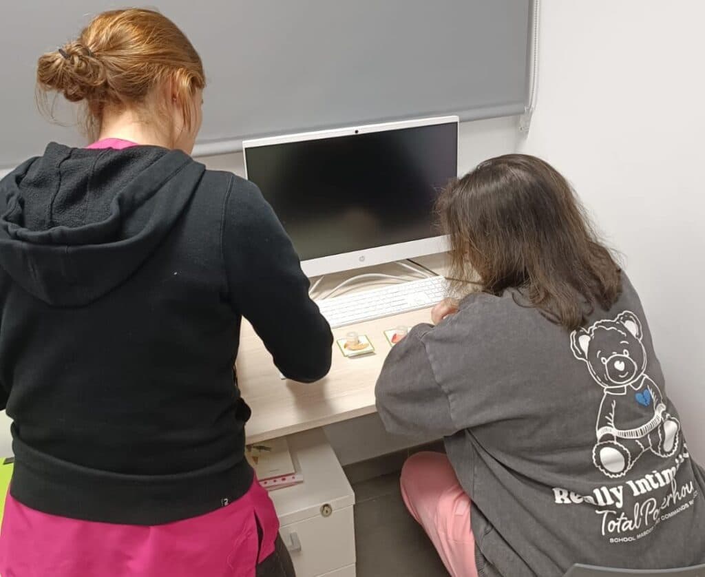 Fundación ConecTEA garantiza el acceso a terapia a familias en situación vulnerable con las Becas ConecTEA 2025 - Embedded Image 1