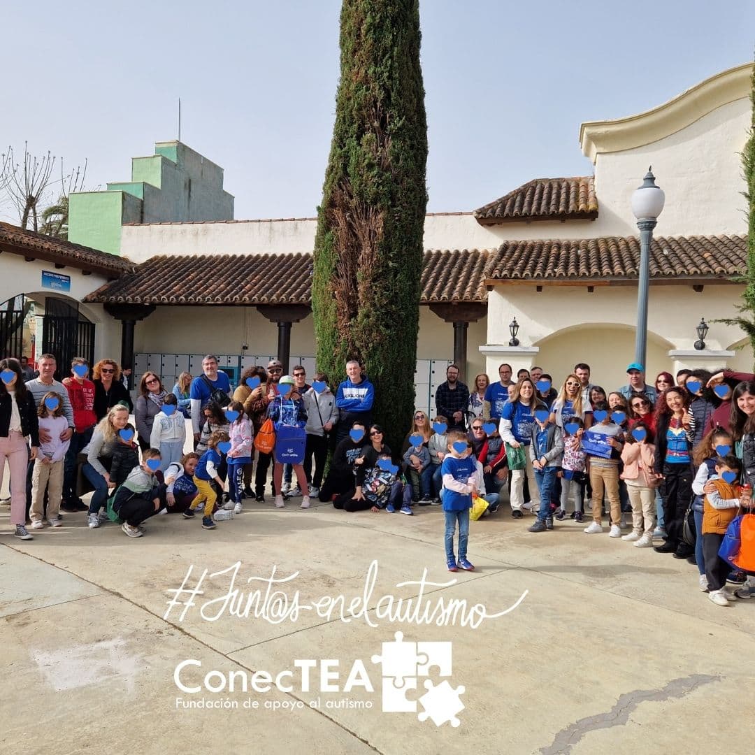 Las Familias de Fundación ConecTEA participan en una jornada reivindicativa y lúdica de Plena Inclusión en el Parque Warner - Hero Image