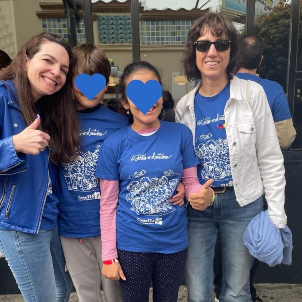 Las Familias de Fundación ConecTEA participan en una jornada reivindicativa y lúdica de Plena Inclusión en el Parque Warner - Embedded Image 2