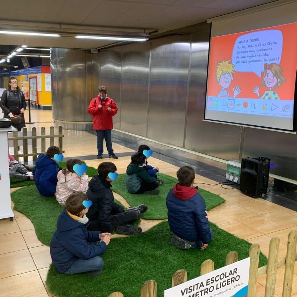 Familias de Fundación ConecTEA visitan el Metro Ligero - Embedded Image 2
