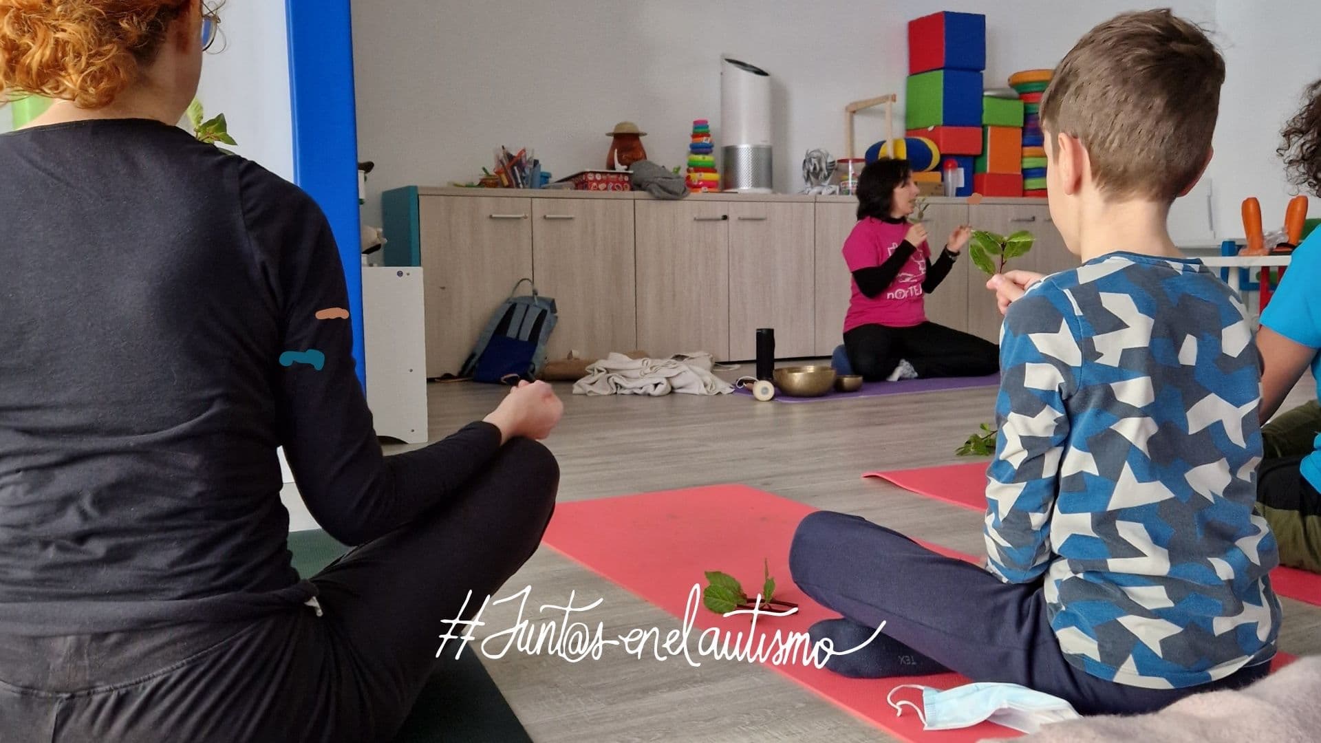 Los beneficios del yoga en las personas con autismo - Hero Image