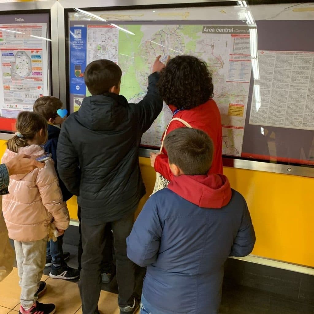 Familias de Fundación ConecTEA visitan el Metro Ligero - Embedded Image 4