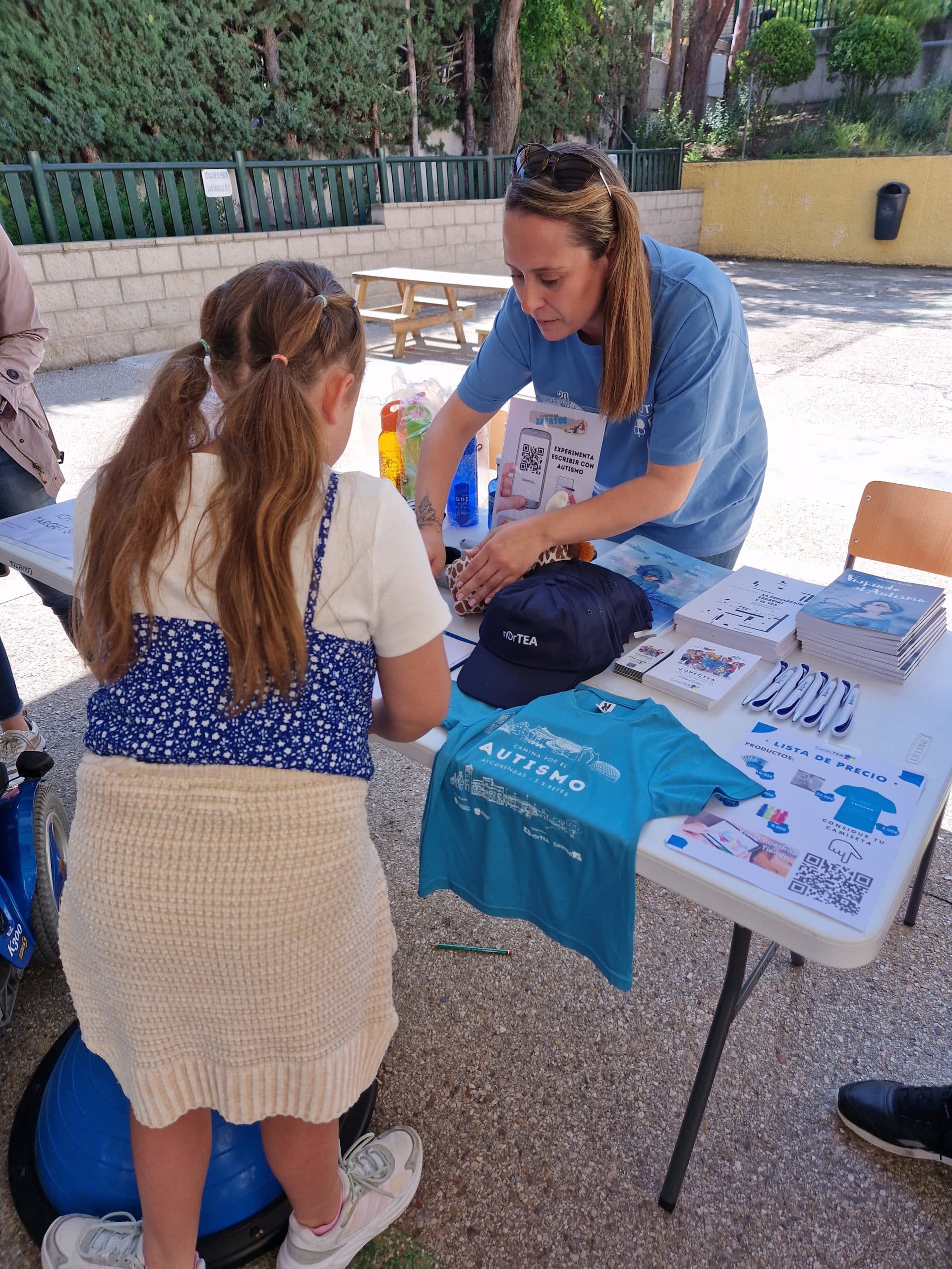 Colaboramos en una jornada solidaria con el AMPA del CEIP León Felipe - Hero Image