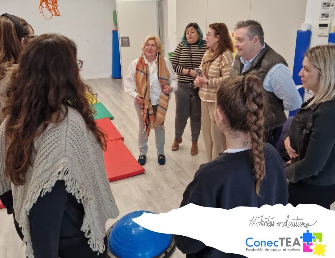 Miembros de ACENOMA visitan las instalaciones de Fundación ConecTEA - Hero Image