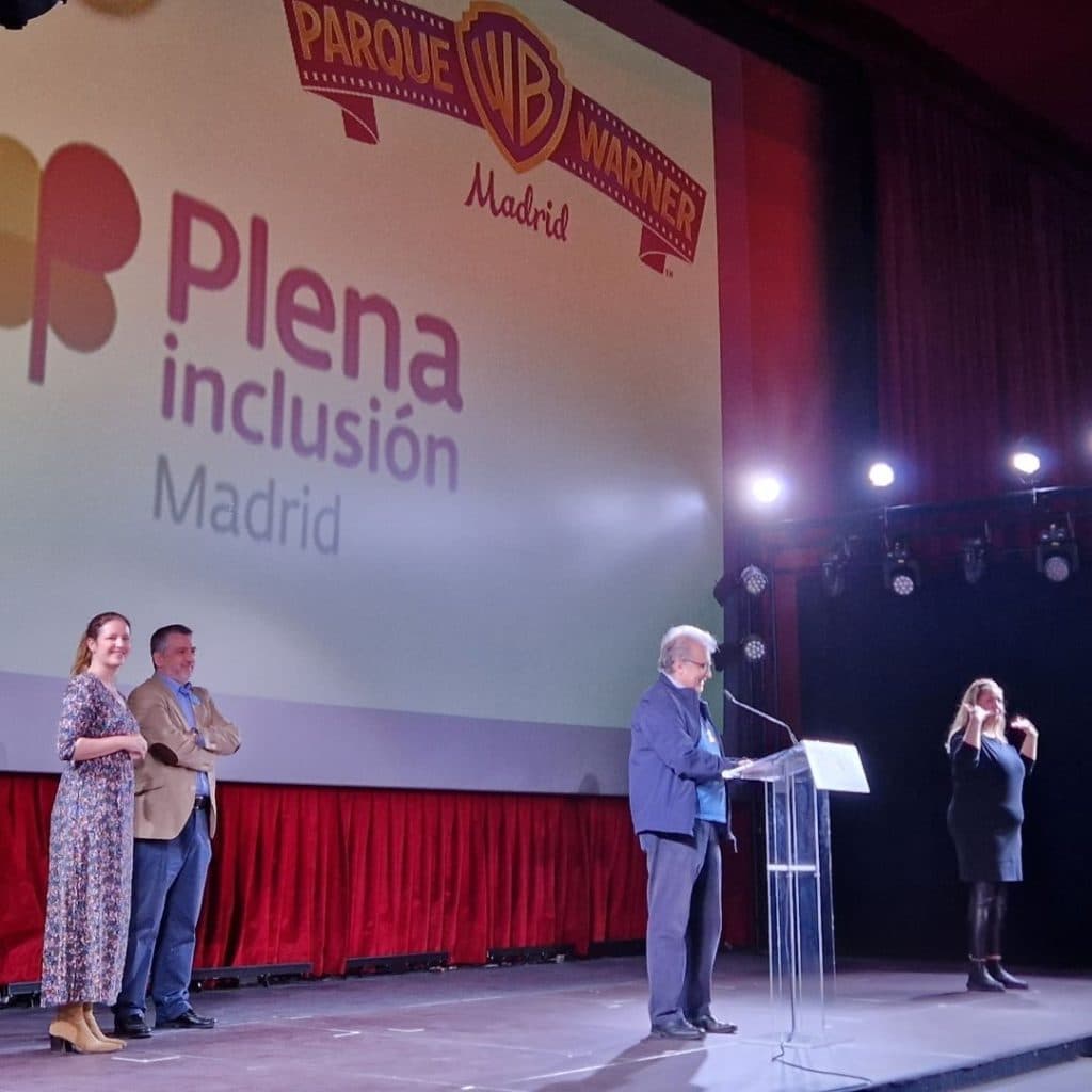 Las Familias de Fundación ConecTEA participan en una jornada reivindicativa y lúdica de Plena Inclusión en el Parque Warner - Embedded Image 10